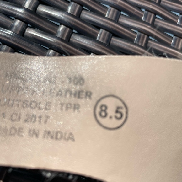 Naughty Monkey slide sandals Excellent used condition! 8.5 worn only 2 times. - Picture 11 of 13